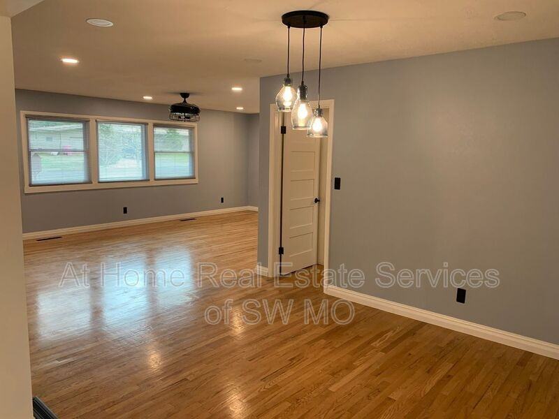 2322 E Langston St - Photo 5 of 19