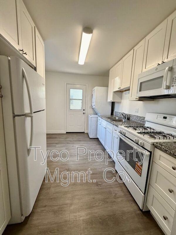 785 18th St - Photo 2 of 11