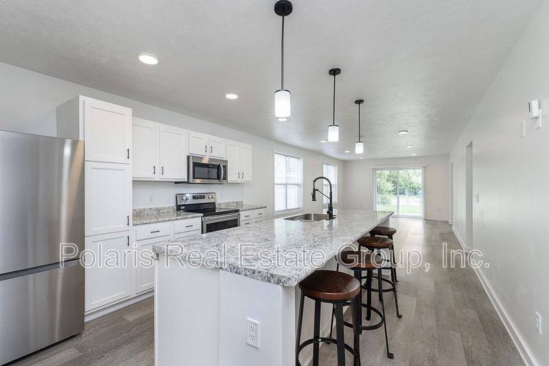 4129 Cornelius Ave - Photo 5 of 28