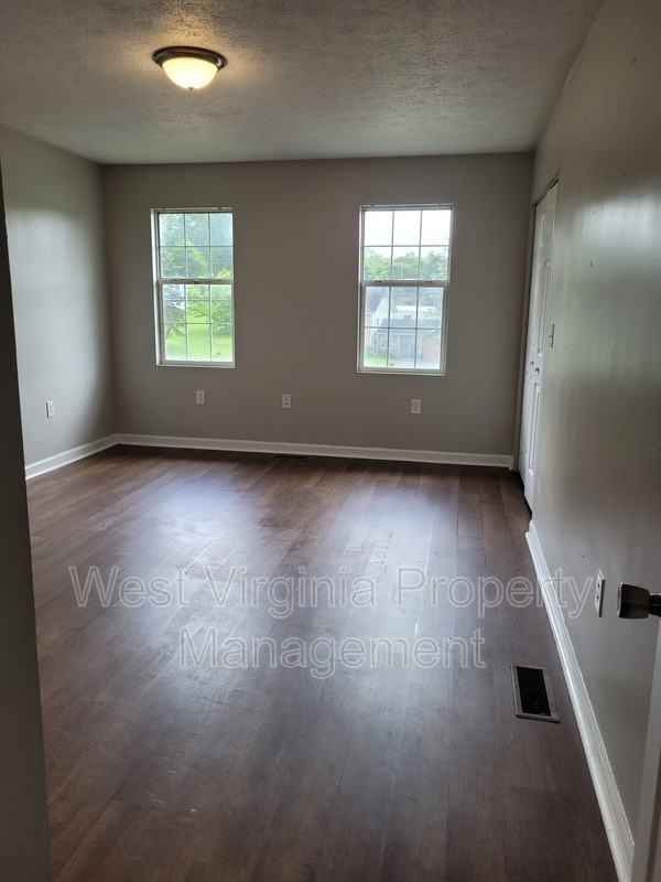 3751 Summerlee Rd #10 - Photo 5 of 22