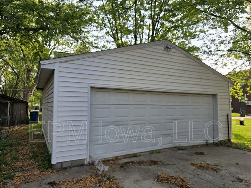 422 Baltimore St - Photo 2 of 30