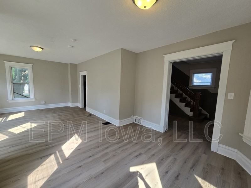 422 Baltimore St - Photo 5 of 30