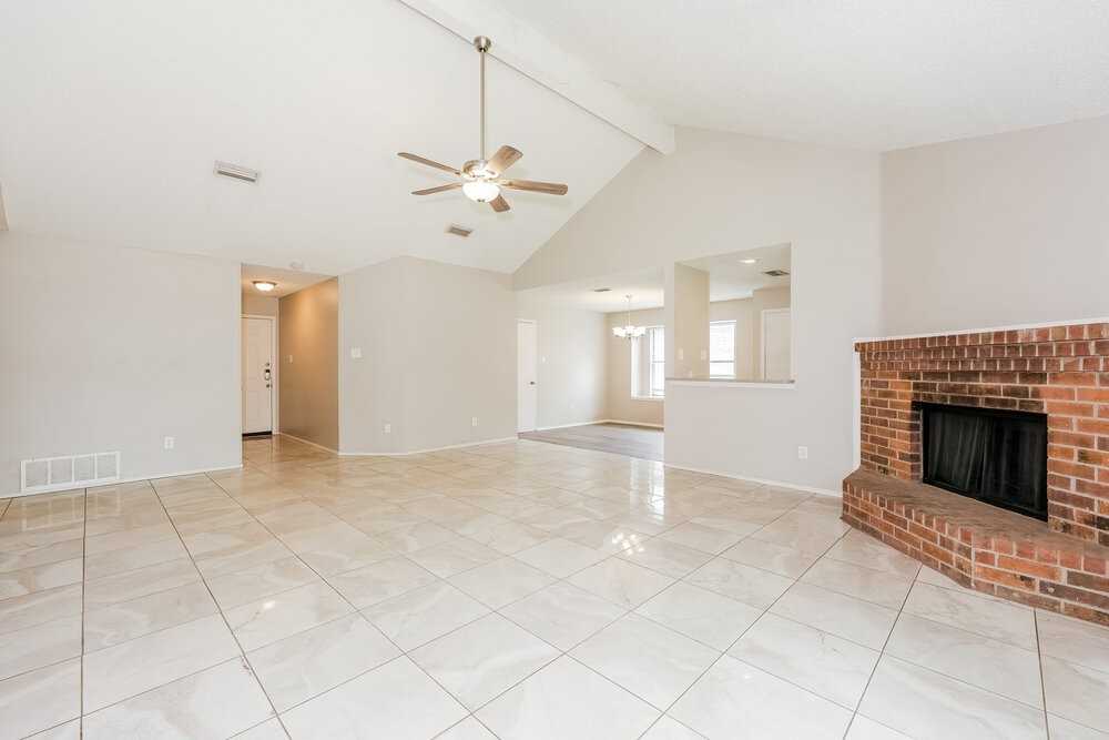 922 Elliott Dr - Photo 3 of 16