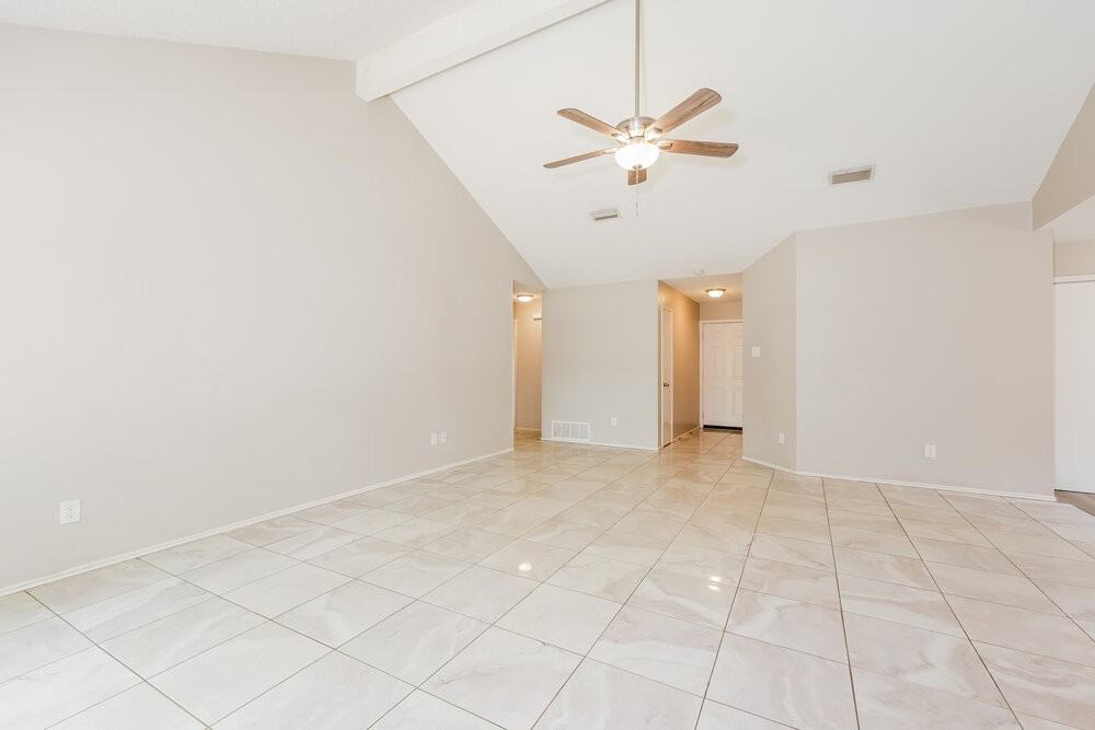 922 Elliott Dr - Photo 4 of 16