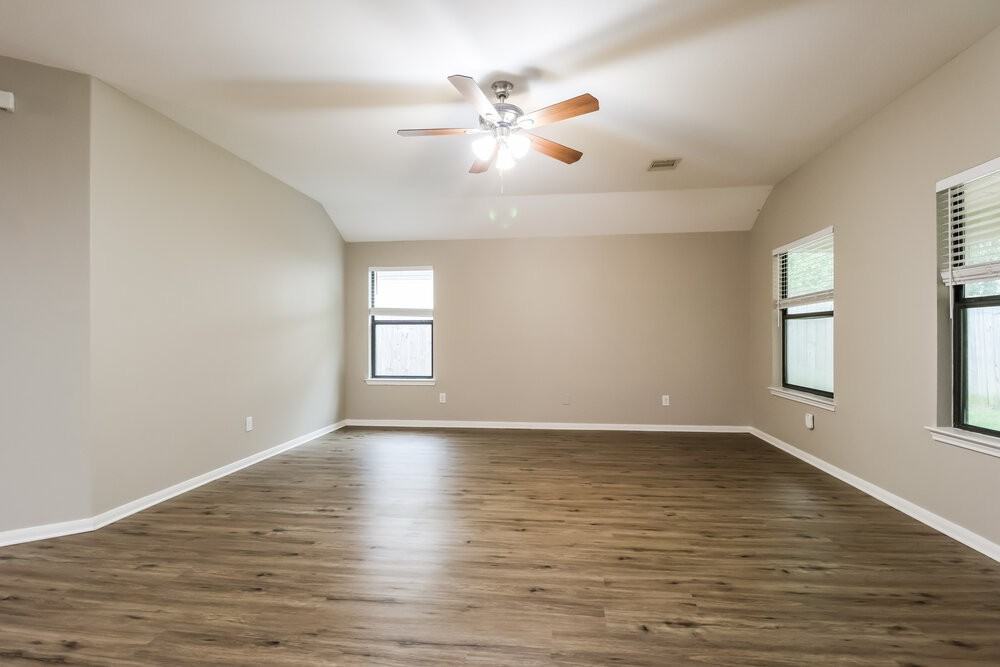 2815 Lexington Park Dr - Photo 4 of 16