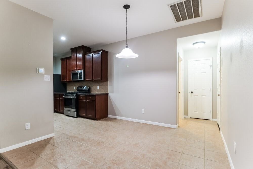 2815 Lexington Park Dr - Photo 6 of 16