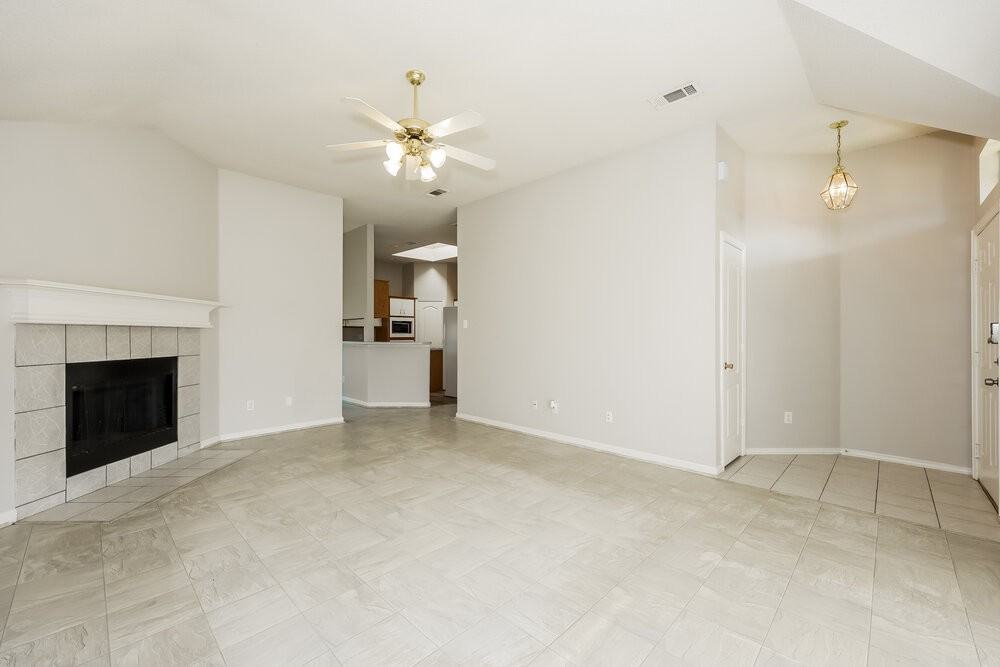 5017 Eastcreek Dr - Photo 4 of 16