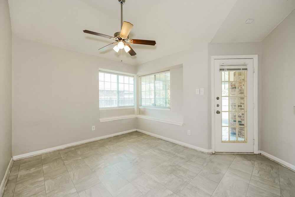 5017 Eastcreek Dr - Photo 5 of 16