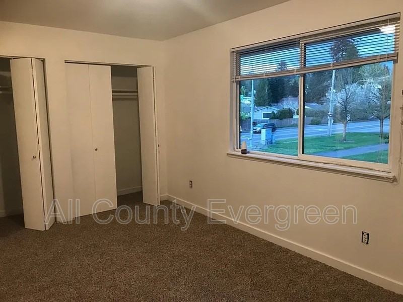 1540 29th St Se #D - Photo 2 of 16