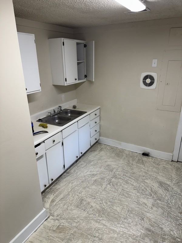 660 Effingham Dr - Photo 3 of 7