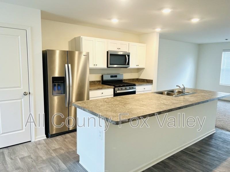 860 Briar Glen Ct - Photo 3 of 15