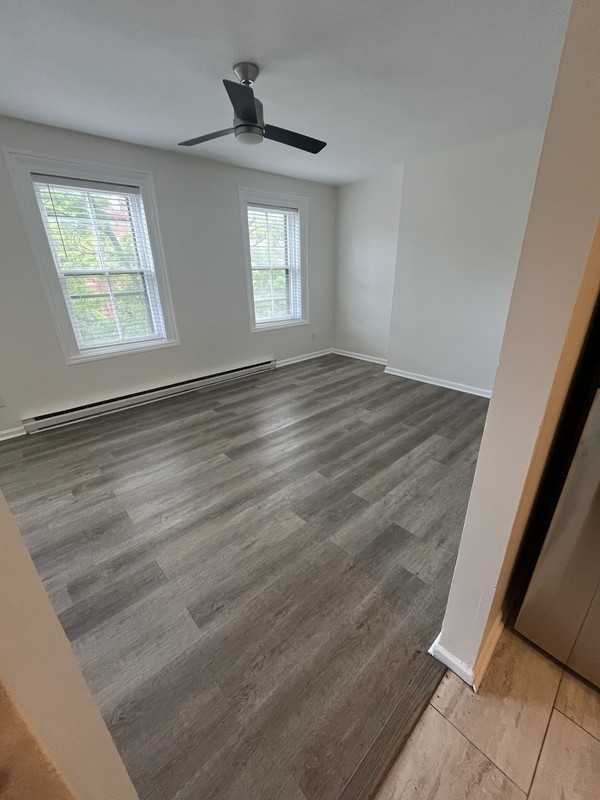 350 Madison Ave - Photo 4 of 8