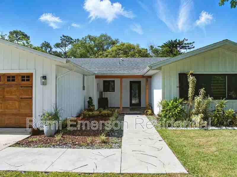 914 Houston St - Photo 3 of 48