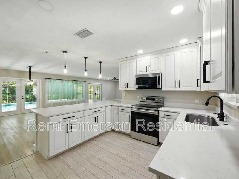 914 Houston St - Photo 6 of 48