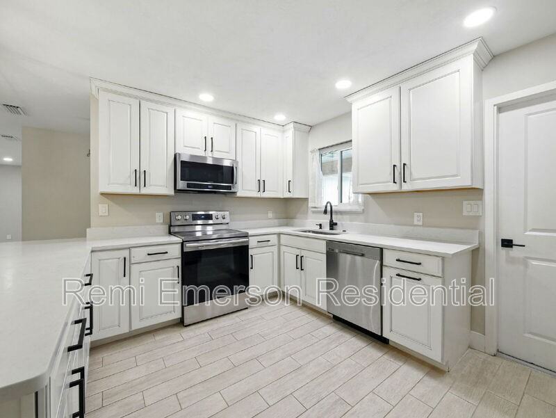 914 Houston St - Photo 7 of 48