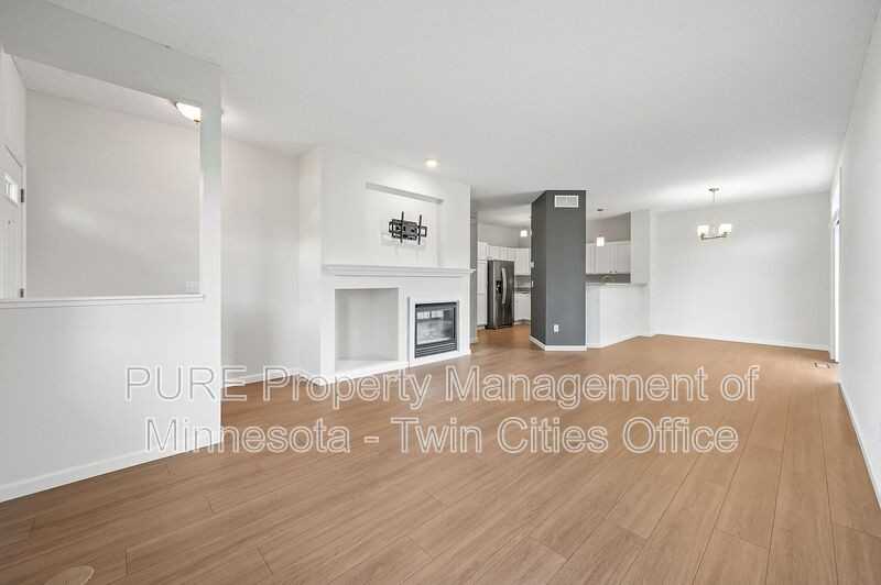 1877 111th Ave Ne - Photo 3 of 31