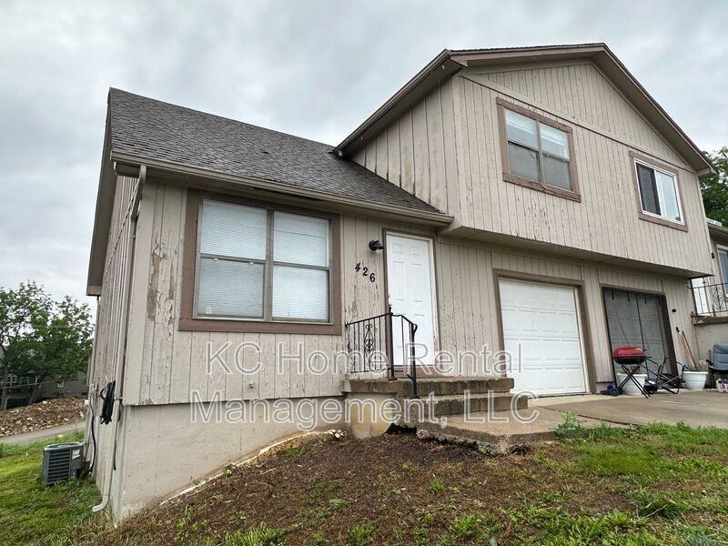 426 Castle Dr - Photo 2 of 30