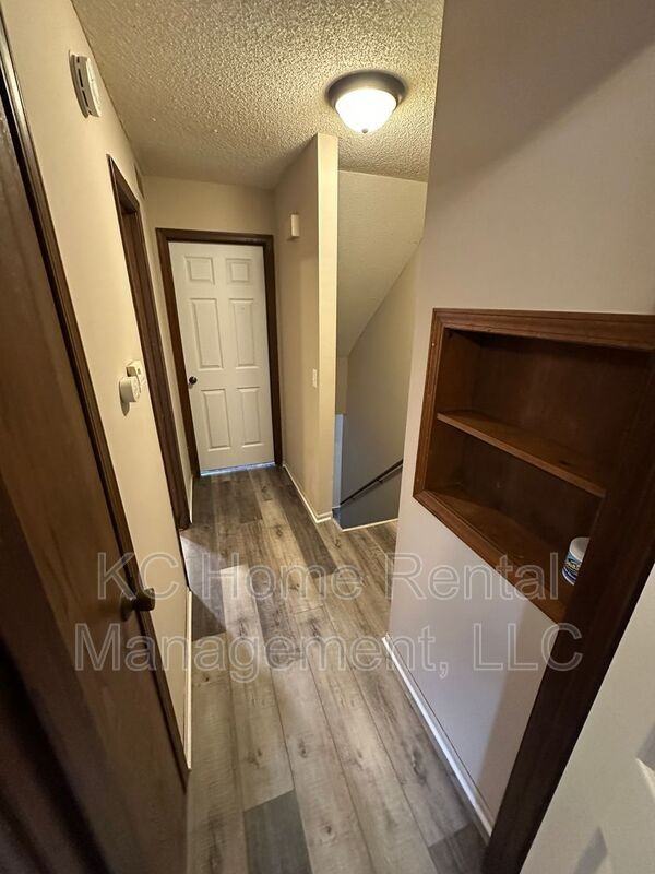 426 Castle Dr - Photo 3 of 30