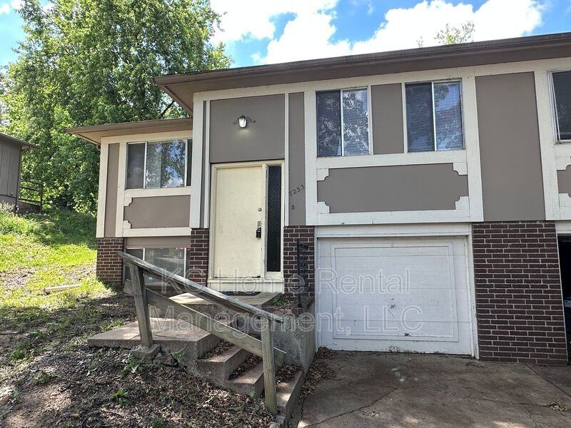 7233 Gilmore Ave - Photo 2 of 29
