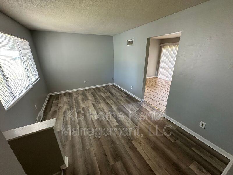 7233 Gilmore Ave - Photo 3 of 29