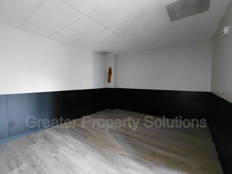 416 1/2 E Commercial Ave #4 - Photo 2 of 3