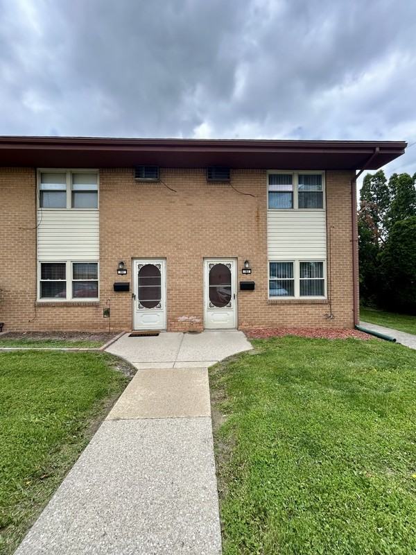 783 N Macomb St - Photo 2 of 19