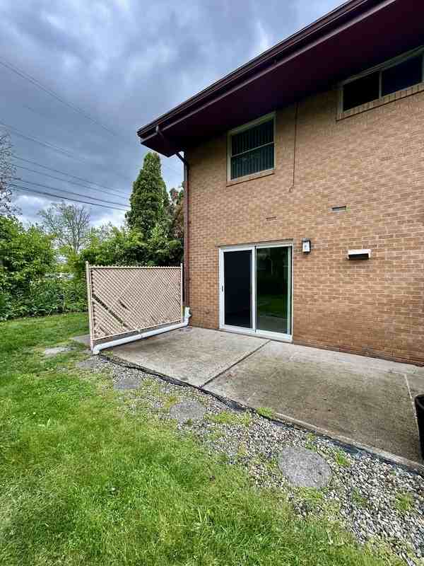 783 N Macomb St - Photo 3 of 19