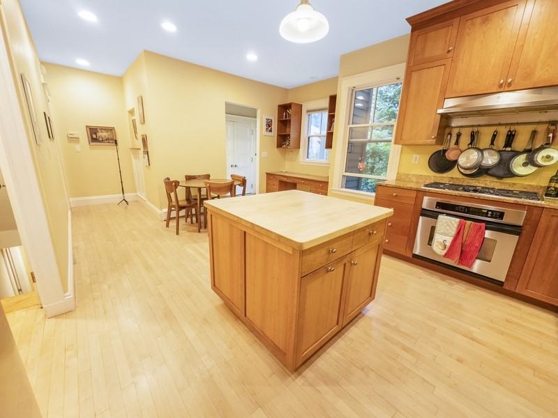 39 Oak Ave - Photo 3 of 31