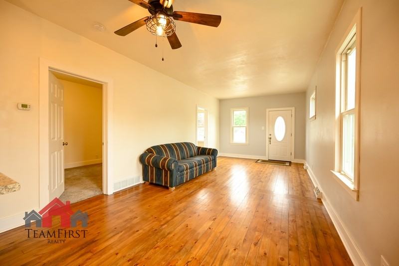 1115 Cardinal Ln - Photo 2 of 27