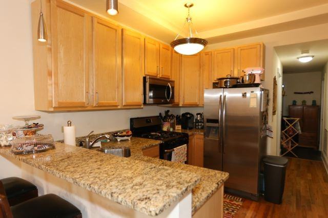 1935 N Wood St #2 - Photo 3 of 20