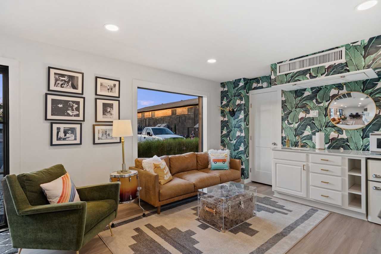 Primrose Haus Apartments! - Photo 2 of 15