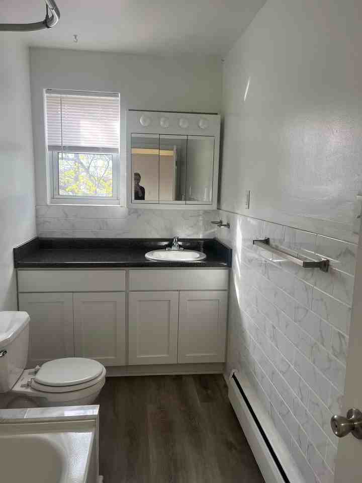 Colonial Point Apartments - Photo 3 of 49