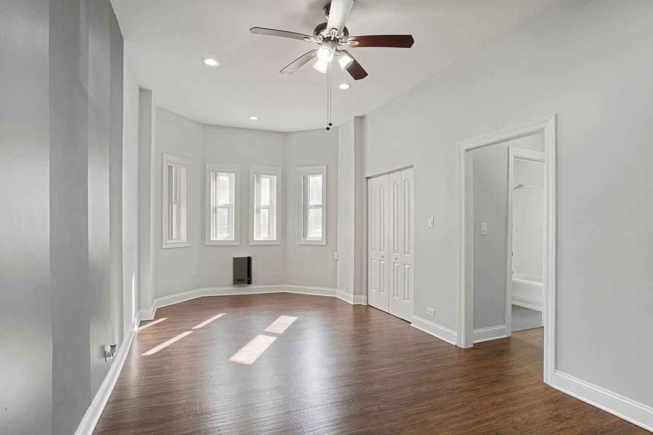 The Kenmore on Edgewater - Photo 6 of 38