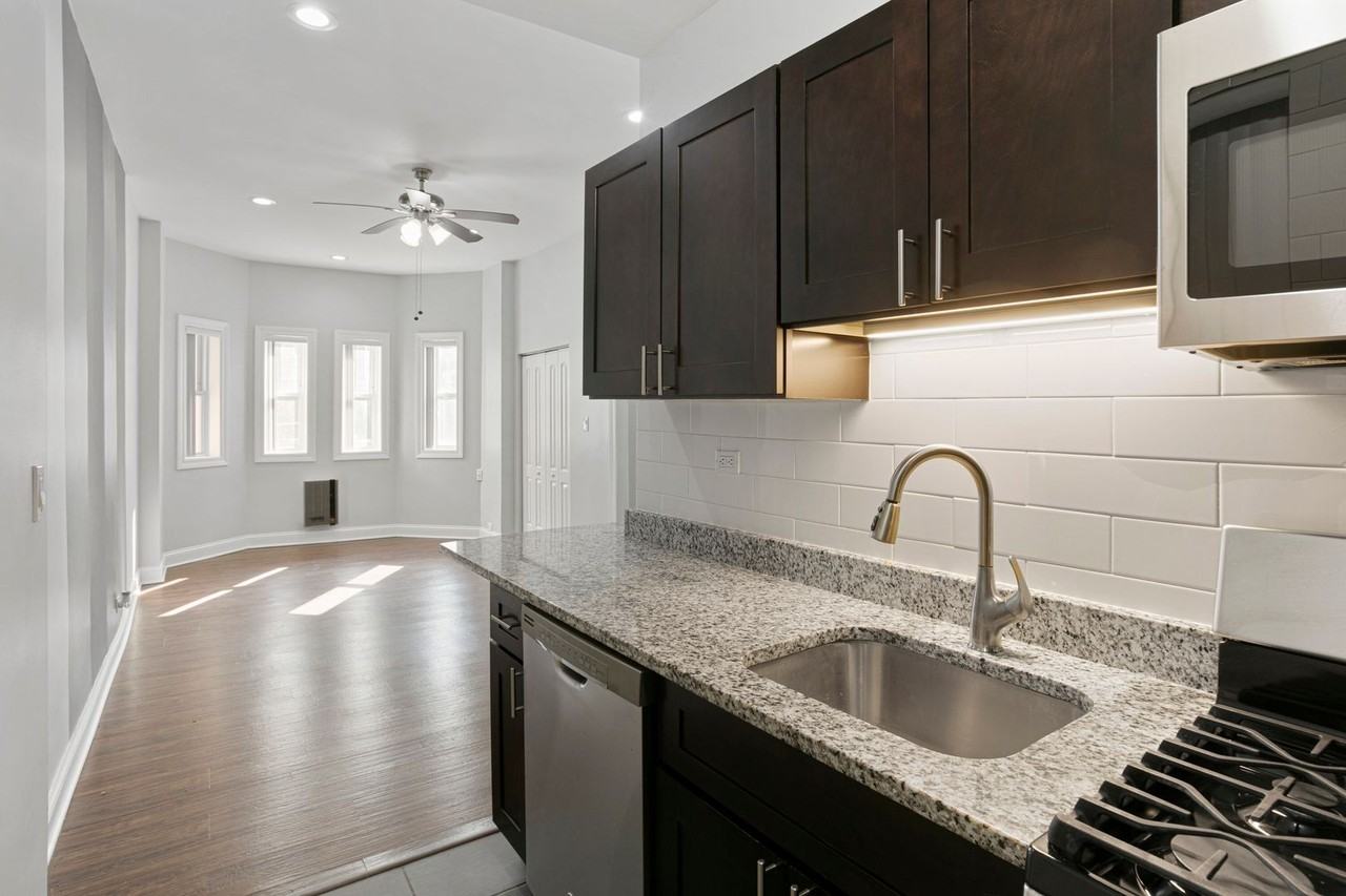 The Kenmore on Edgewater - Photo 5 of 38