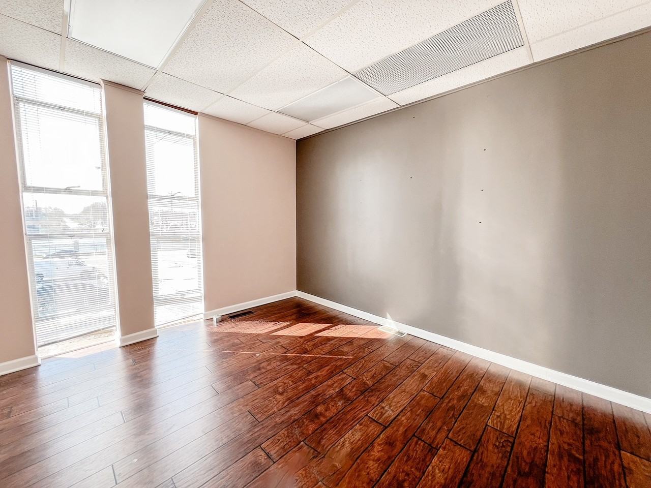 555 South Schuyler Ave - Photo 2 of 50