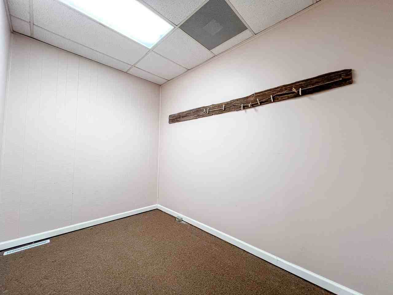 555 South Schuyler Ave - Photo 5 of 50