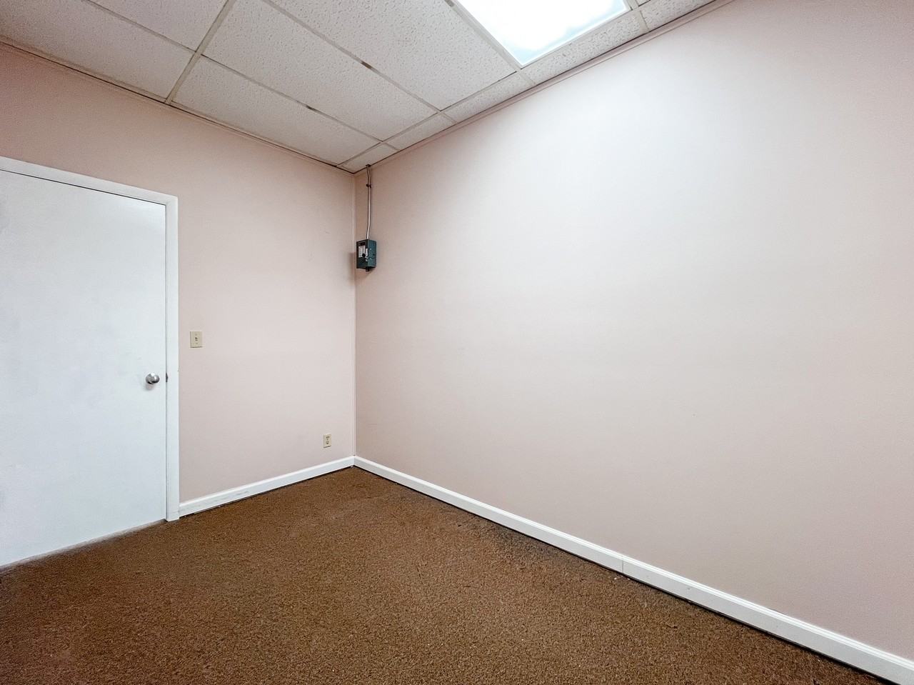 555 South Schuyler Ave - Photo 6 of 50