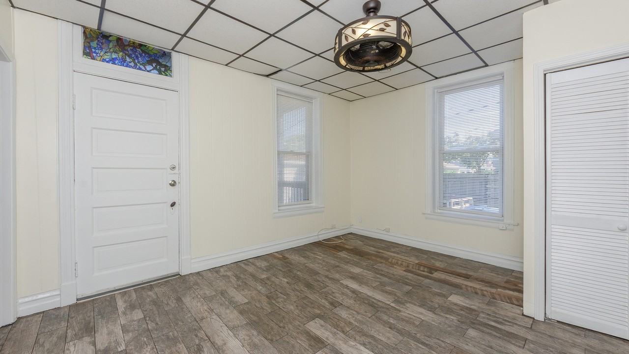 2302 West 19th Street - Photo 3 of 10