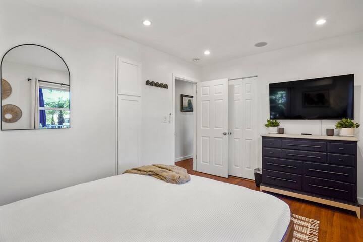 4551 Narragansett Avenue - Photo 4 of 50