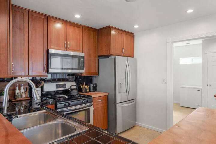 4551 Narragansett Avenue - Photo 6 of 50