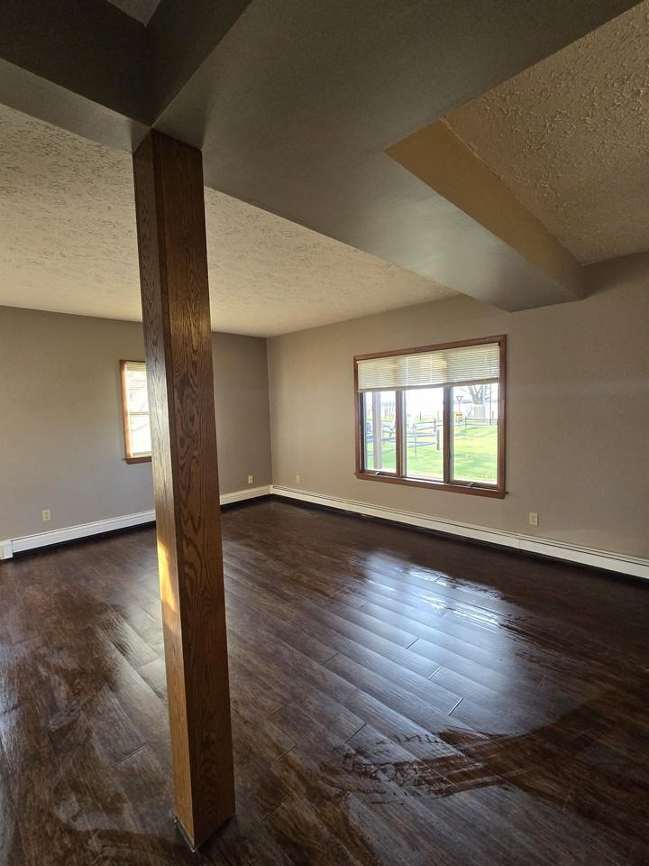 726 West 2nd Street - Photo 4 of 28