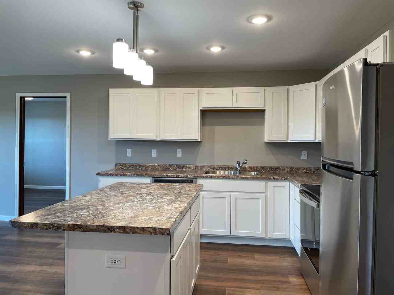 Edgeview Apartments - Photo 2 of 13