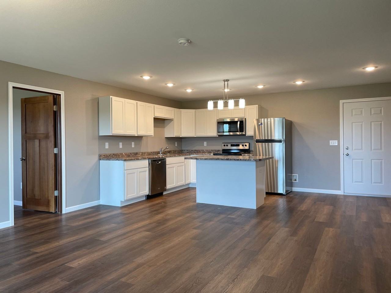 Edgeview Apartments - Photo 3 of 13