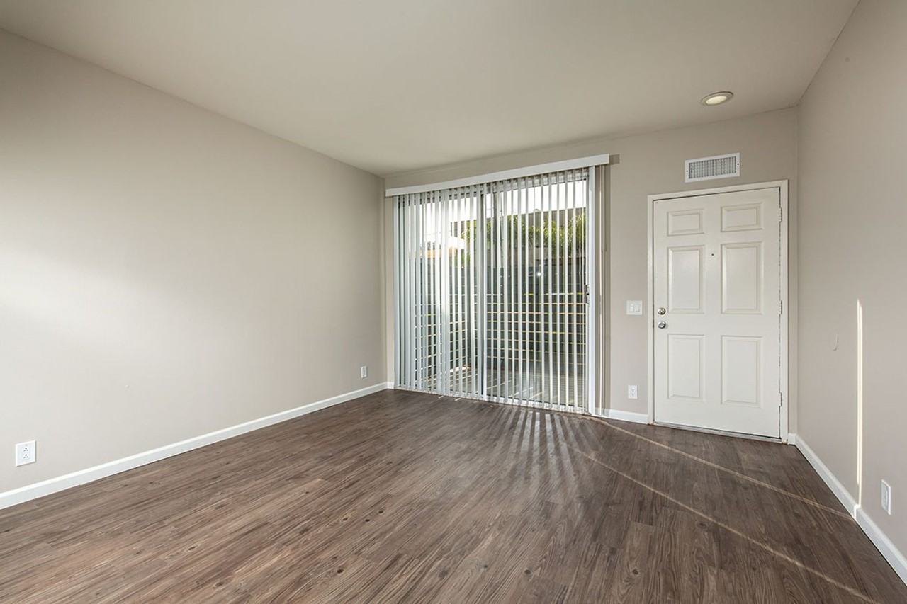 YOUR HOME IN THE HEART OF SAN DIEGO - Photo 3 of 21