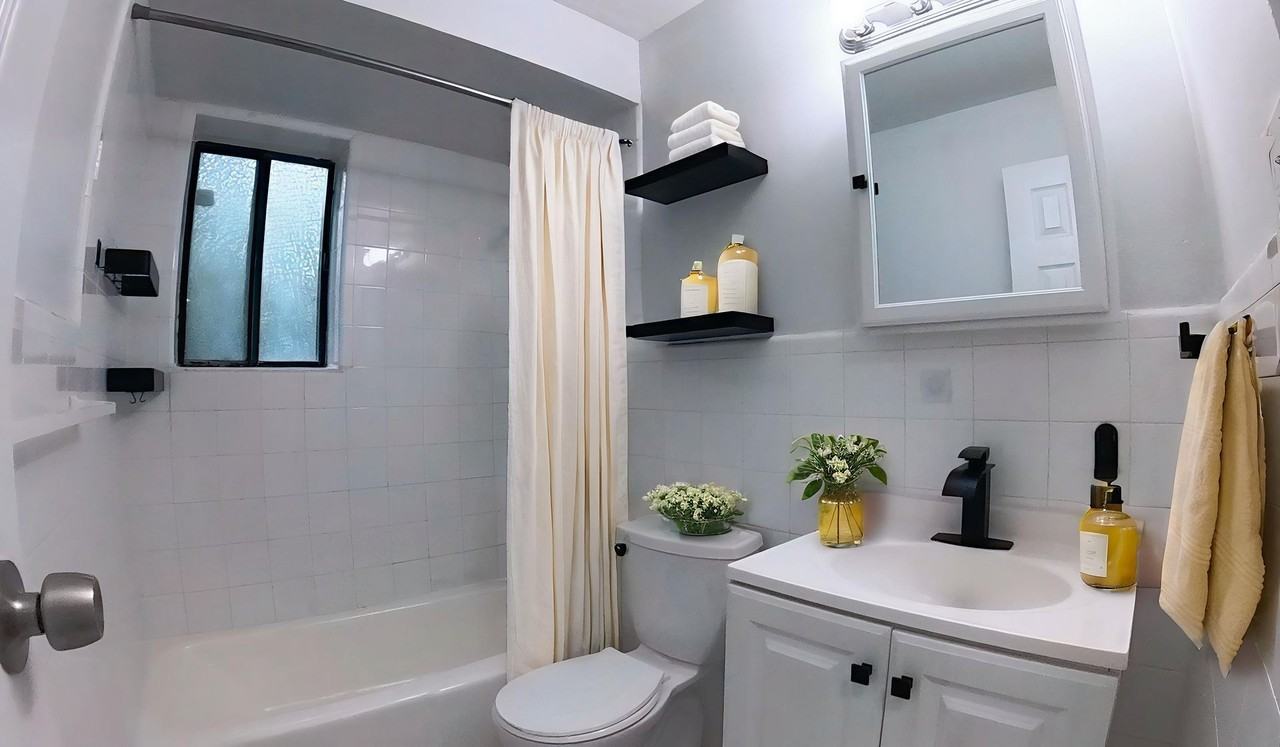 West Central Apartments - Photo 6 of 13