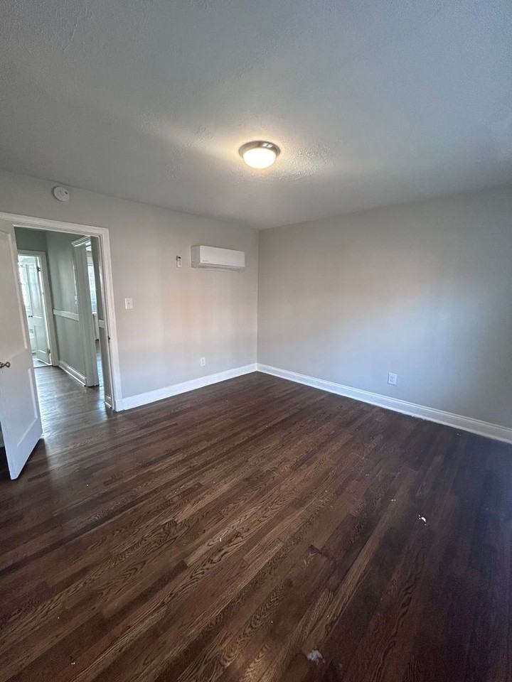 4905 Chamberlayne Ave - Photo 2 of 9