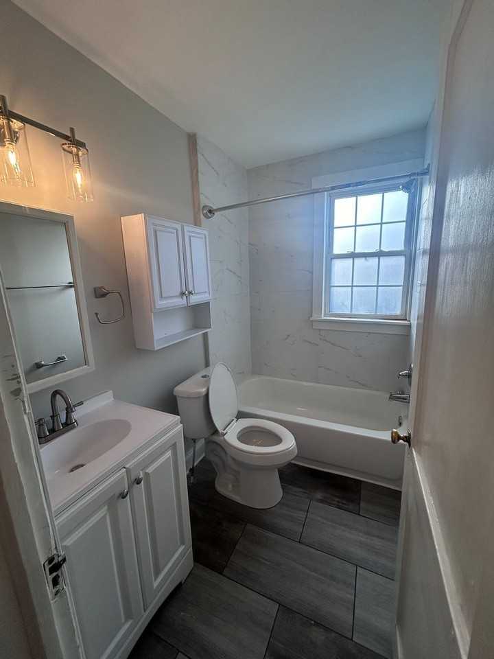 4905 Chamberlayne Ave - Photo 4 of 9