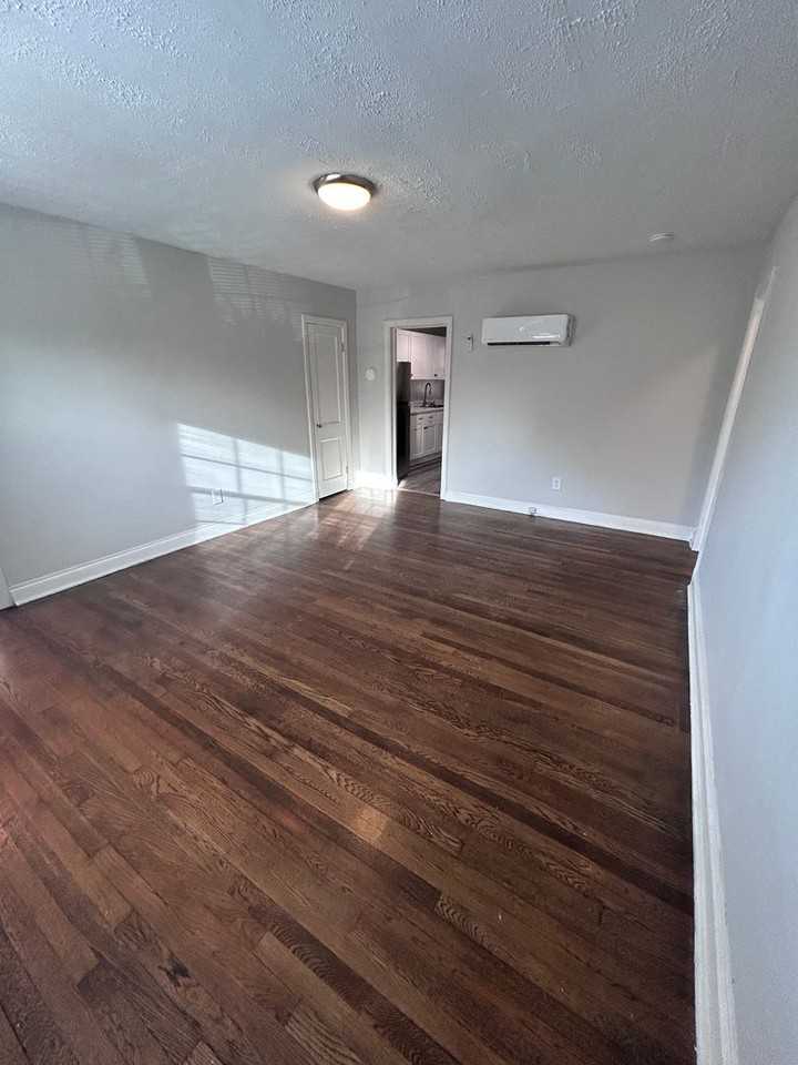 4905 Chamberlayne Ave - Photo 5 of 9