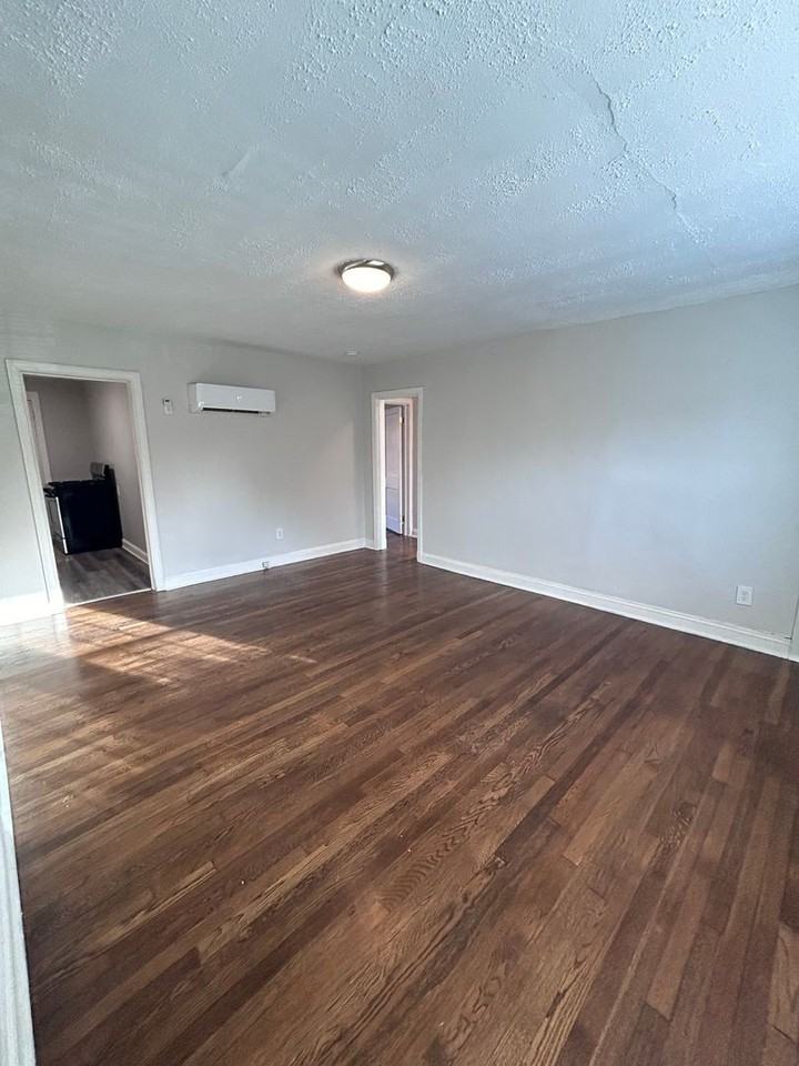 4905 Chamberlayne Ave - Photo 6 of 9