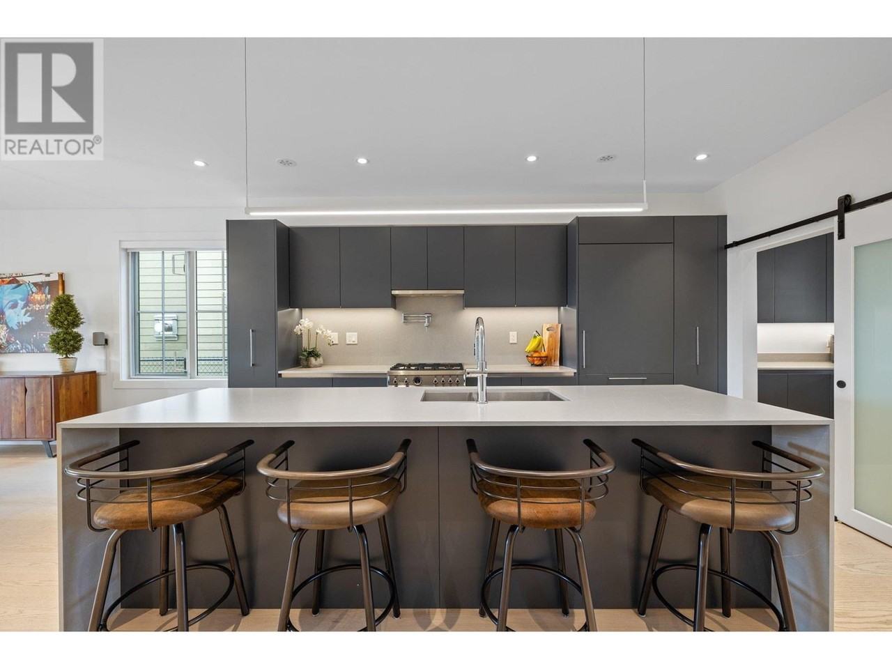 240 Parkside Street - Photo 2 of 19